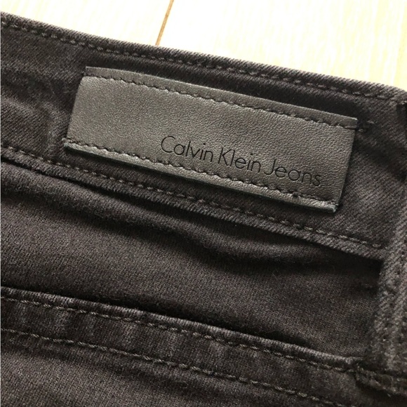Calvin Klein Cropped Ultimate Skinny Jeans in Black Size 8 - Picture 5 of 13